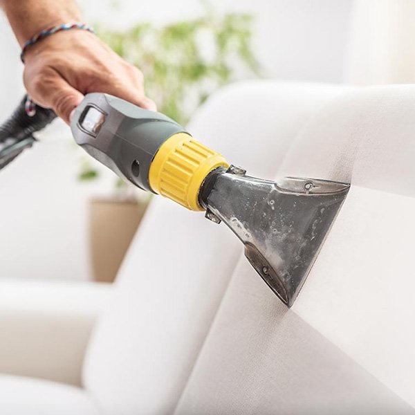 Procédé professionnel respectueux des fibres – nettoyage de canapé à Toulon et alentours